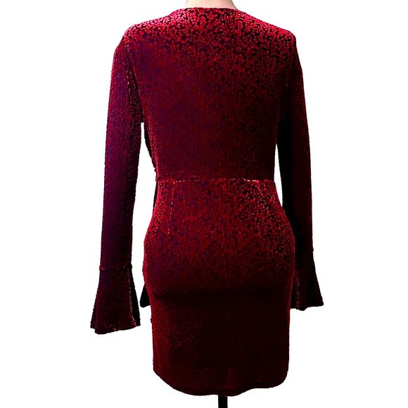C/MEO Breakthrough Velvet Long Sleeve Tie Front Dress in Black and Red Medium - Picture 13 of 16